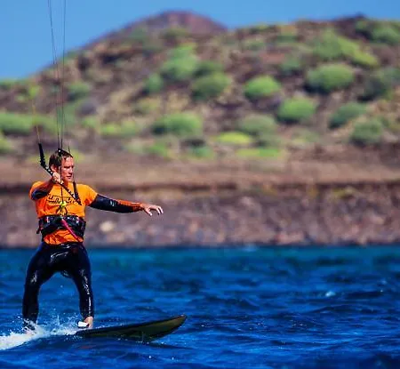 Line Up Kite & Surf Camp 코라레호